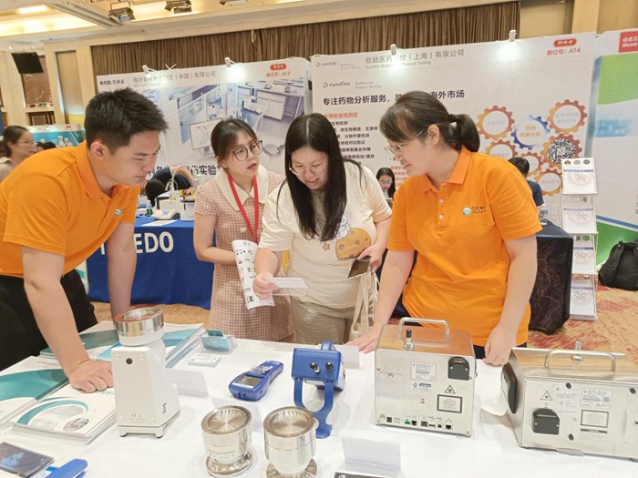 第十四屆藥品質量安全大會首日盛況直擊，億天凈化精彩亮相！