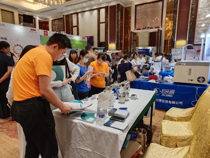 第十四屆藥品質量安全大會首日盛況直擊，億天凈化精彩亮相！